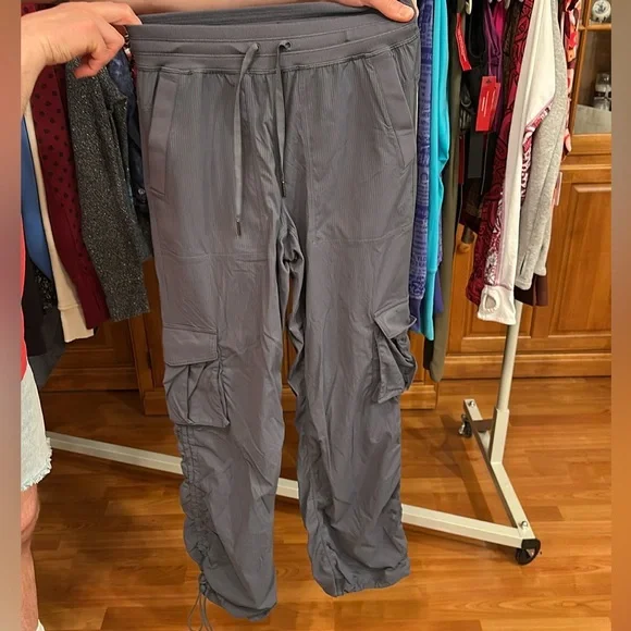 Lululemon Dance Studio Relaxed-Fit Mid-Rise Cargo Pant
Oil Grey - Picture 13 of 13